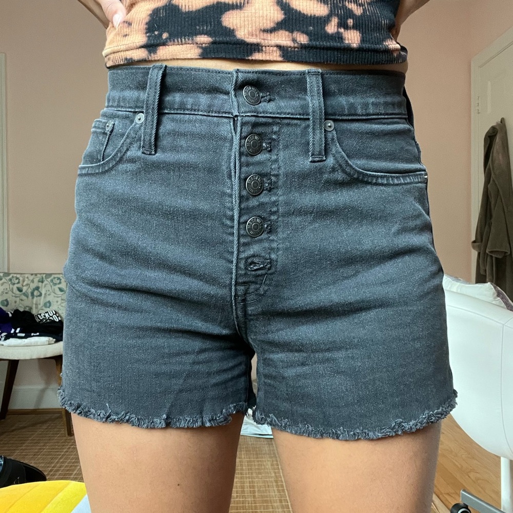 Madewell size 26 washed black denim shorts